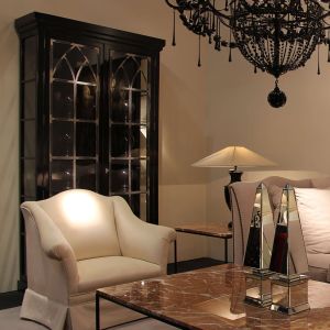 VITRINA CON ACERO PULIDO