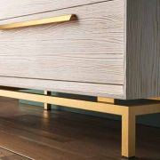 VITRINA BAJA CON 2 PTAS. Y 2 CAJ.