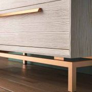 VITRINA BAJA CON 2 PTAS. Y 2 CAJ.