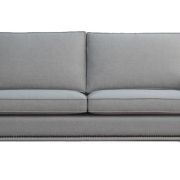 SOFÁ TRES PLAZAS CON TACHUELAS