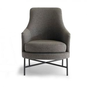 BUTACA TAPIZADA CON PIES DE HIERRO