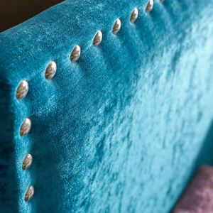 CABECERO TAPIZADO 150 CON TACHUELAS