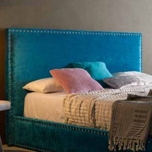 CABECERO TAPIZADO 150 CON TACHUELAS