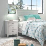 MESITA DE NOCHE CON 3 CAJONES