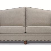 SOFÁ TRES PLAZAS CLÁSICO CON TACHUELAS