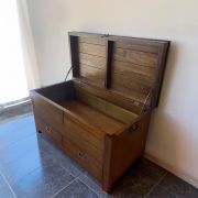MESA DE CENTRO BAÚL CON 2 CAJ.