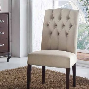 SILLA TAPIZADA CON CAPITONÉ