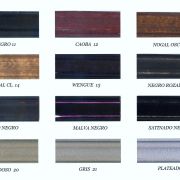 SILLA TAPIZADA CON TACHUELAS