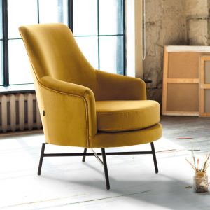 BUTACA TAPIZADA CON PIES DE HIERRO