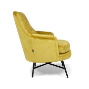 BUTACA TAPIZADA CON PIES DE HIERRO