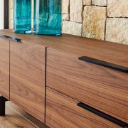 MUEBLE TV CON 2 PUERTAS Y 2 CAJONES