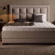 Cabecero tapizado con cuadrantes y tachuelas mod. Pocatello