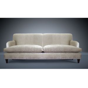 SOFÁ TRES PLAZAS CON TACHUELAS