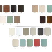 SILLA TAPIZADA CON TACHUELAS Y ANILLA EN RESPALDO