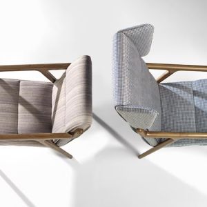 BUTACA TAPIZADA CON MADERA