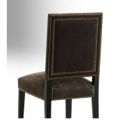 SILLA TAPIZADA CON TACHUELAS