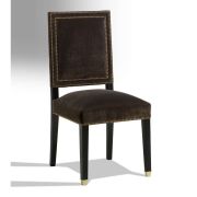 SILLA TAPIZADA CON TACHUELAS