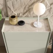 CÓMODA CON 4 CAJONES