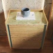 MESITA DE NOCHE CON 2 CAJONES