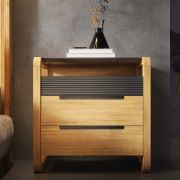 MESITA DE NOCHE CON TRES CAJONES