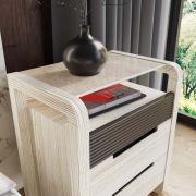 MESITA DE NOCHE CON TRES CAJONES