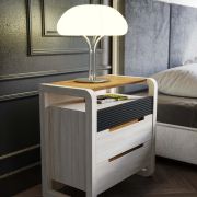 MESITA DE NOCHE CON TRES CAJONES