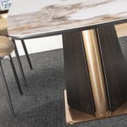 Mesa de comedor rectangular con tapa de porcelánico