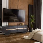 Mueble Tv con 4 puertas en madera oscura