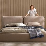 Cama tapizada completa Modelo Swolen para colchón de 150cm.