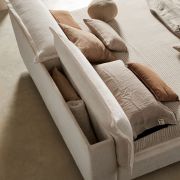 Cama tapizada cabecero abatible Modelo Aria para cochón 150cm.