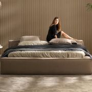 Cama completa tapizada Modelo Sud Wall para colchón de 150cm.