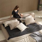 Cama completa tapizada Modelo Sud Wall para colchón de 150cm.