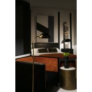 Lámpara de pie en metal dorado y negro con base en marmol