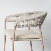 Taburete apilable en acero y rattan PE