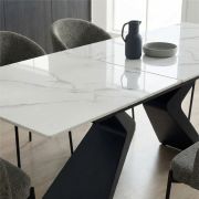 Mesa de comedor extensible en hierro y porcelánico