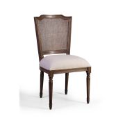 Silla clásica francesa con respaldo en rattan.