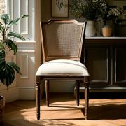Silla clásica francesa con respaldo en rattan